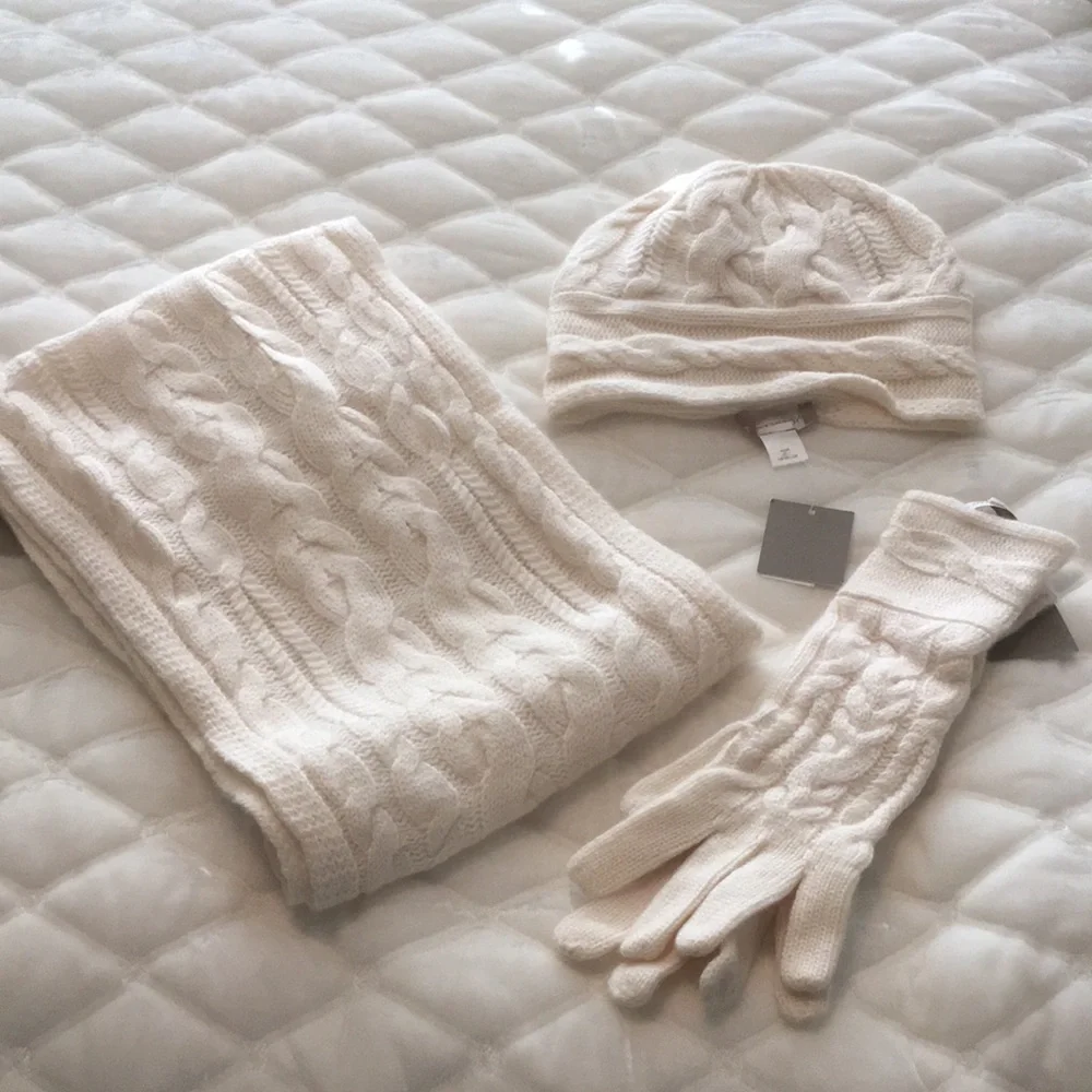 100% cashmere gloves (scarf and beanie listed separately)